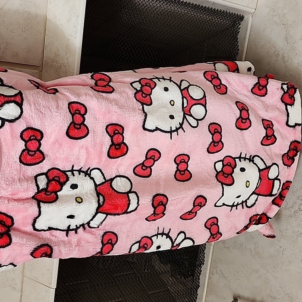 ๐๐ฉท HELLO KITTY PLUSH CLOUD THROW ๐ฉท๐ - Picture 6 of 8